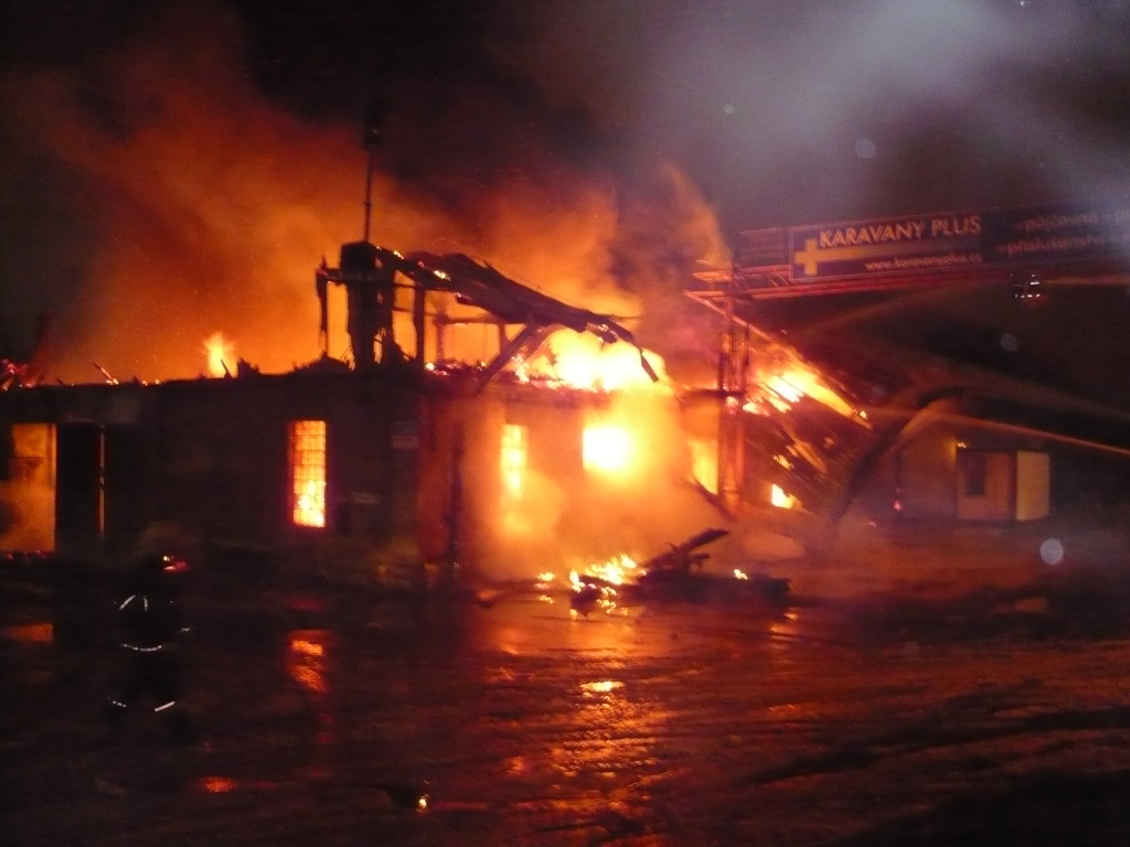 Požár truhlárny v Brandýse nad Labem dne 30. 12. 2009